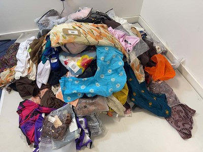Lot 1387 - Pallet box (not included) containing mixed...