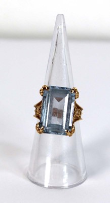 Lot 629 - A yellow metal ring set pale blue emerald cut...