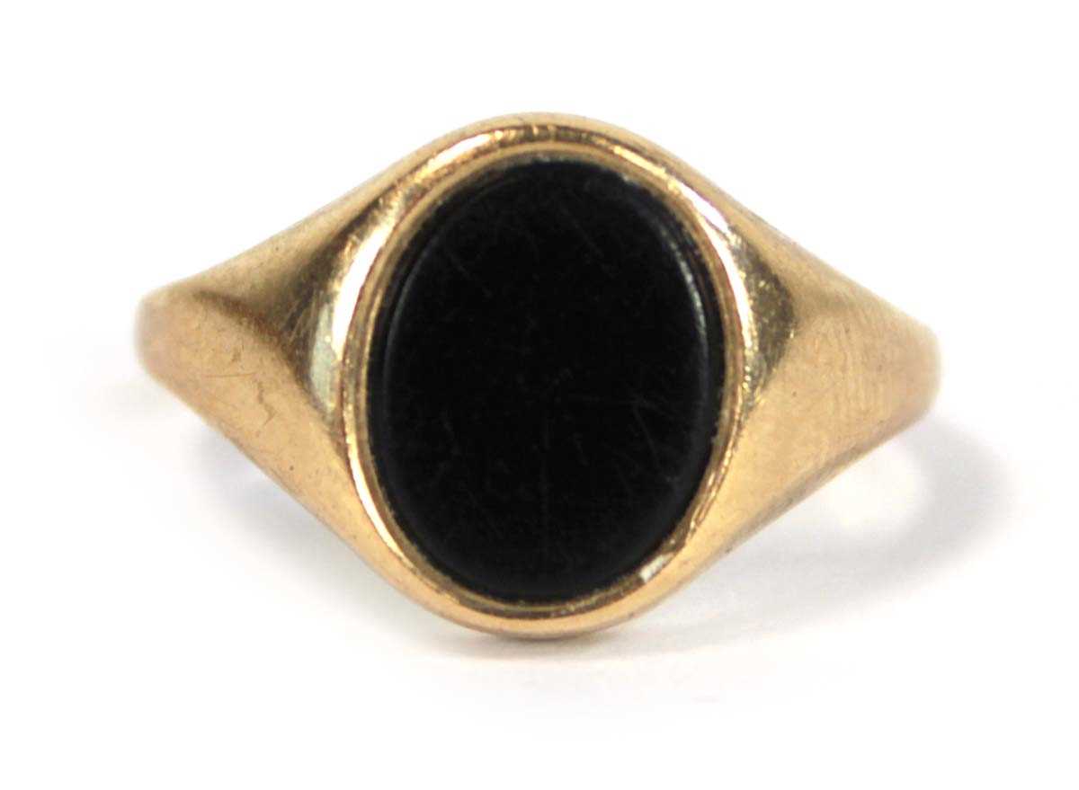 Lot 631 - A yellow metal pinky signet ring set black...