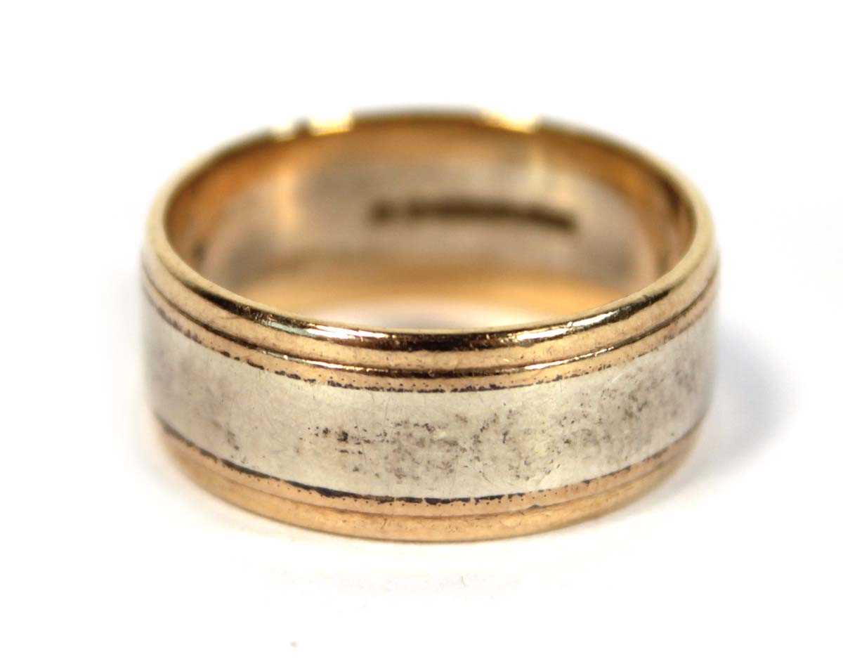 Lot 635 - A 9ct two colour gold wedding band, band w. 7...