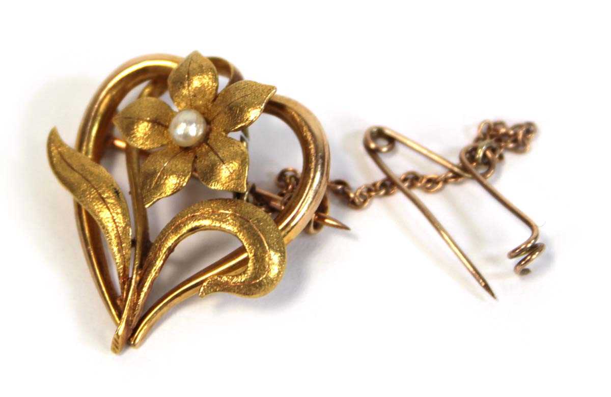 Lot 638 - A 15ct yellow gold openwork brooch of heart...