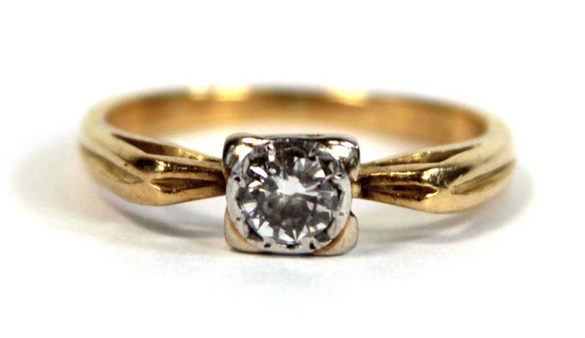 Lot 643 - An 18ct yellow gold ring set small diamond in...