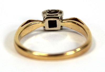 Lot 643 - An 18ct yellow gold ring set small diamond in...