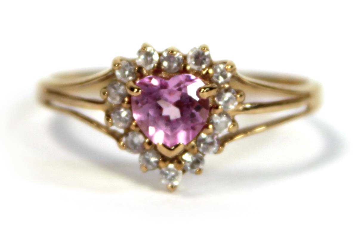 Lot 648 - A 9ct yellow gold ring set heart shaped pale...