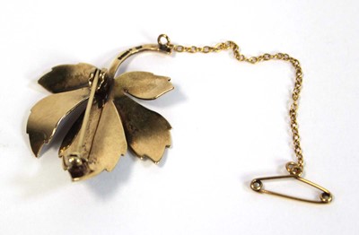 Lot 675 - A 9ct yellow gold brooch in the form of a...