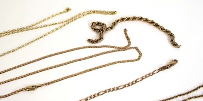 Lot 676 - A 9ct yellow gold figaro link bracelet, l. 18...