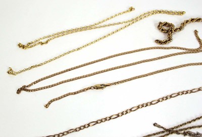 Lot 676 - A 9ct yellow gold figaro link bracelet, l. 18...
