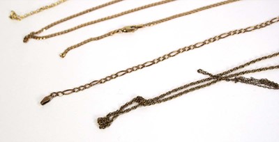 Lot 676 - A 9ct yellow gold figaro link bracelet, l. 18...