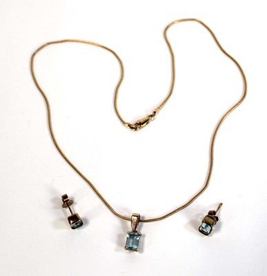 Lot 681 - A 9ct yellow gold snakelink necklace...