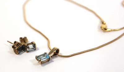 Lot 681 - A 9ct yellow gold snakelink necklace...