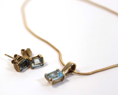 Lot 681 - A 9ct yellow gold snakelink necklace...