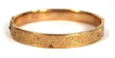 Lot 692 - A 15ct yellow gold florally engraved hinged...