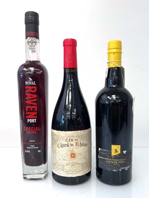 Lot 217 - 3 bottles, 1x Whytingham's 2001 Vintage Port...