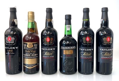 Lot 220 - 6 bottles of Port, 1x Gold Cap Elegant Very...