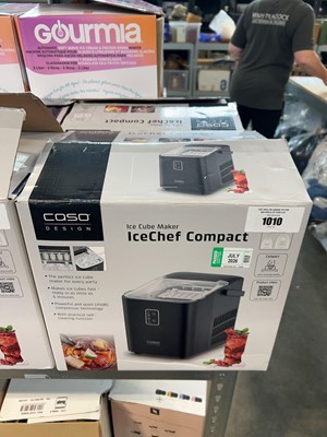 Lot 1010 - 2 boxed CASO design ice cube makers