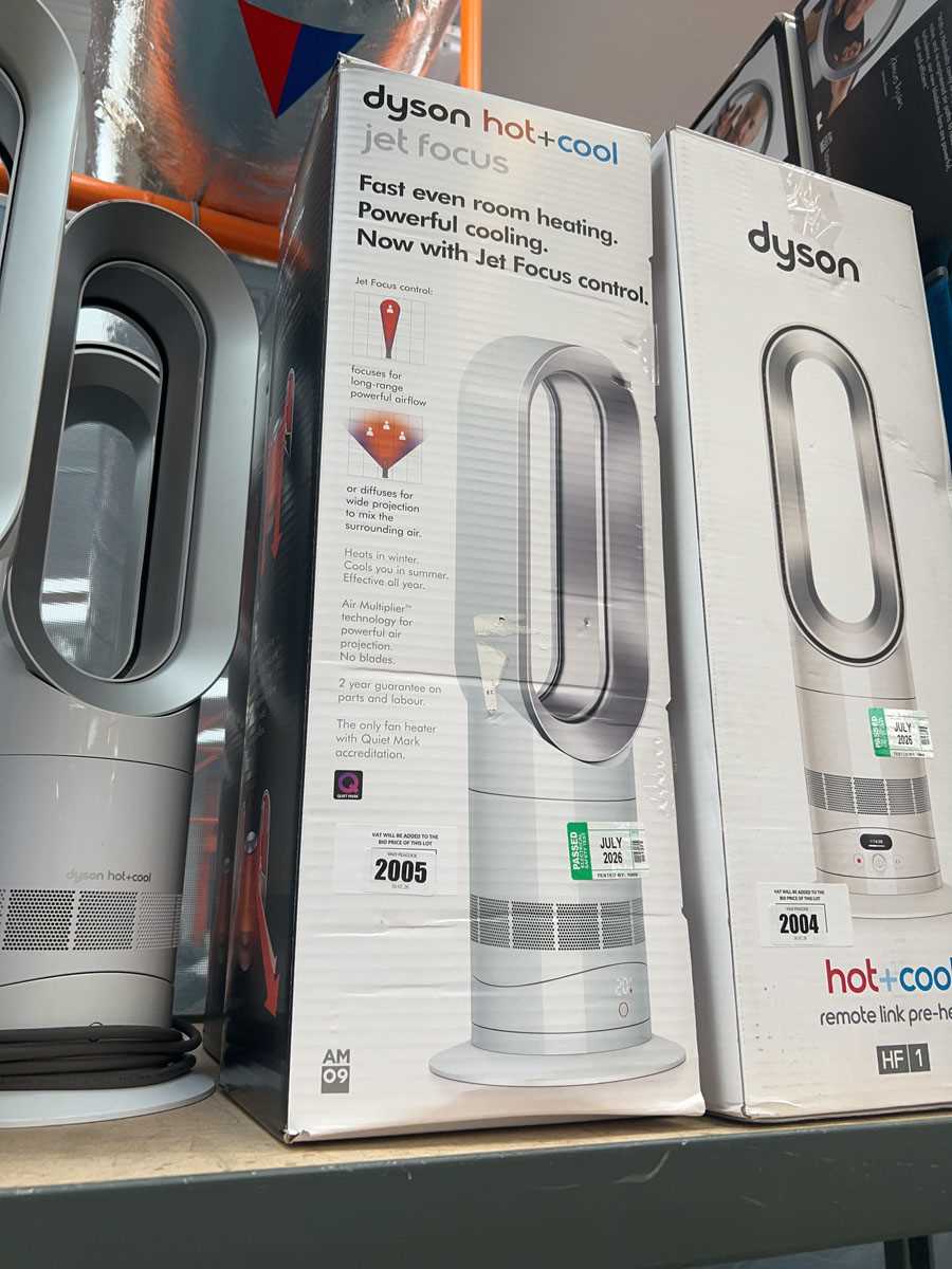 Lot 2005 - Dyson Jet Focus tower fans