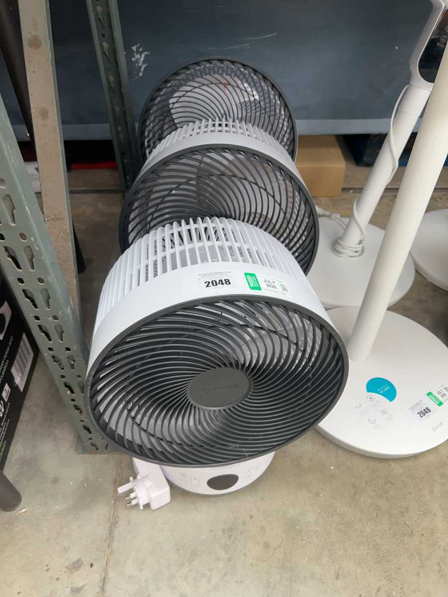 Lot 2048 - 3 white unboxed table fans