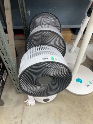 Lot 2048 - 3 white unboxed table fans