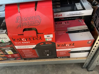 Lot 1091 - Boxed Instant Pot dual easy multi cooker with...