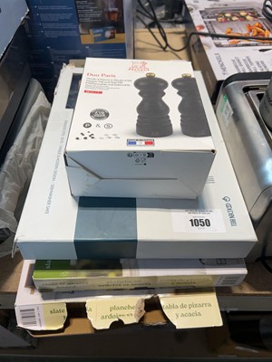Lot 1050 - 2 boxed Slate and Acacia boards, one boxed...