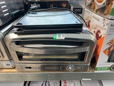 Lot 1067 - Cuisinart pizza oven with 2 Lodge griddle pans