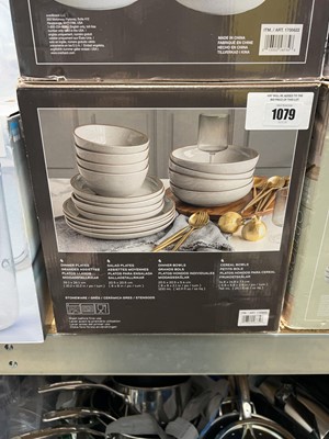 Lot 1079 - Boxed Over & Back 16-piece dinnerware set