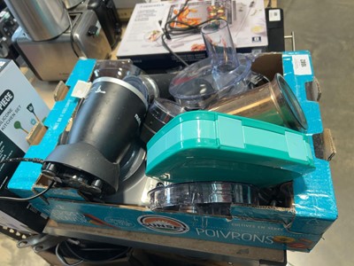Lot 1082 - Nutribullet and other blender bases, blender...