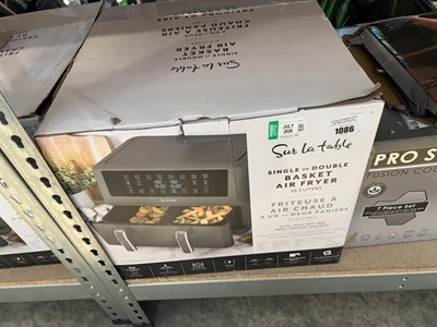 Lot 1086 - Boxed Sur La table single or double basket air...