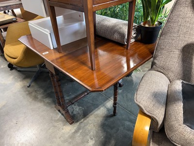 Lot 1768 - Mahogany drop side occasional table