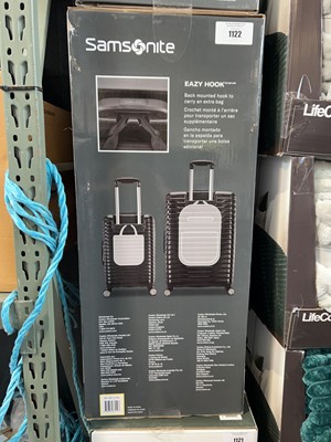 Lot 1122 - Boxed Samsonite black suitcase set