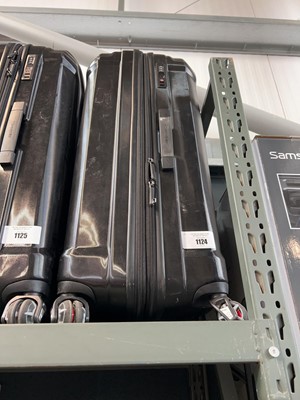 Lot 1124 - Black Samsonite suitcase set