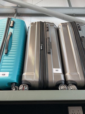 Lot 1127 - Silver Samsonite suitcase set