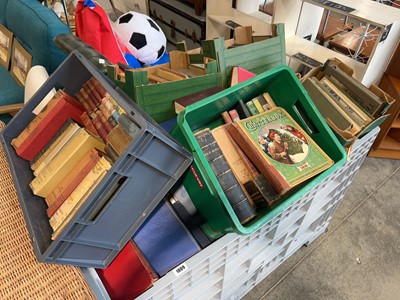 Lot 1809 - Pallet box (not included) containing a wide...