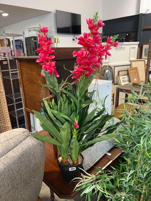 Lot 1815 - Artificial flowers and foliage