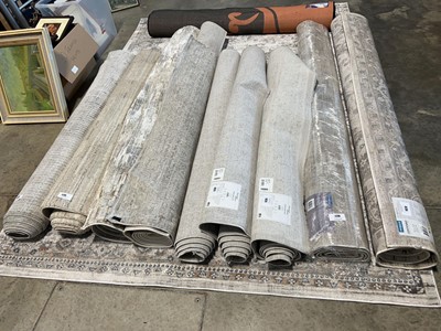 Lot 1819 - Gertmenian Hampton Court area rug. Size: 200cm...