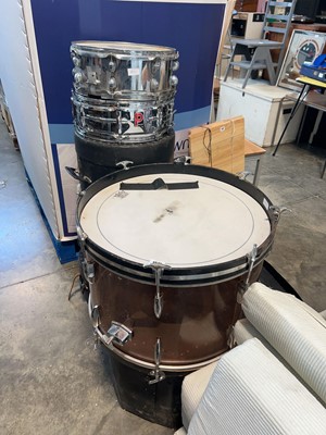 Lot 1847 - Collection of drums, some in cases, some with...
