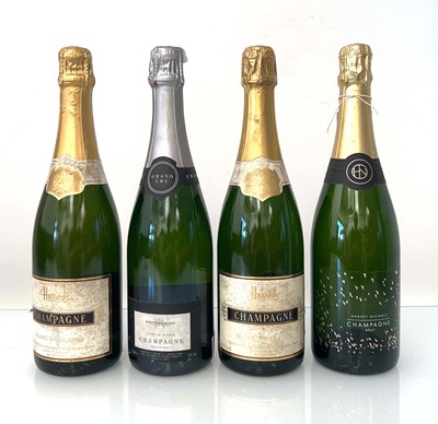 Lot 260 - 4 bottles of Champagne, 1x Harvey Nichols Brut...
