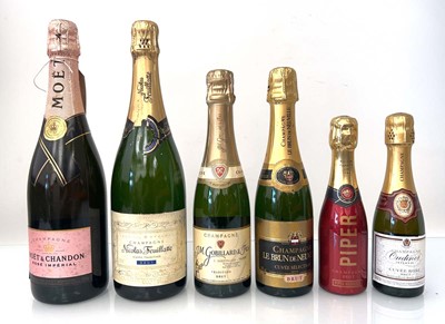 Lot 265 - 6 various bottles of Champagne, 1x Moet &...