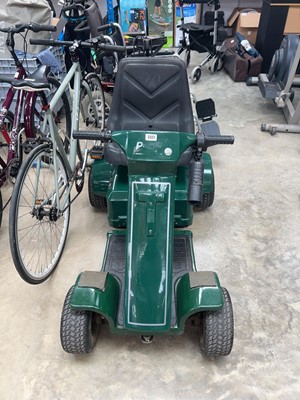 Lot 2327 - Eventer 4 golf buggy with key and charger