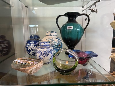 Lot 1617 - Shelf of collectibles including a Blue...