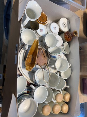 Lot 1624 - Crate of mixed ceramics including Royal...