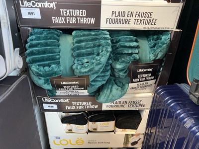 Lot 1690 - Box of Life Comfort textured faux fur throws