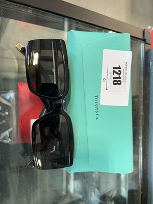 Lot 1218 - Cased pair of Tiffany & Co sunglasses