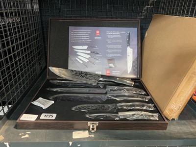 Lot 1225 - 5pce Kyoto Damascus knife set in wooden case