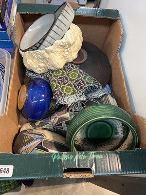 Lot 1648 - 2 crates of mixed ceramics including a Willow...