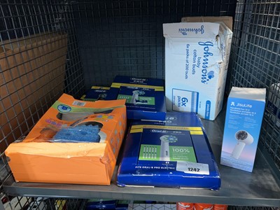 Lot 1242 - Cage containing various hygiene products...