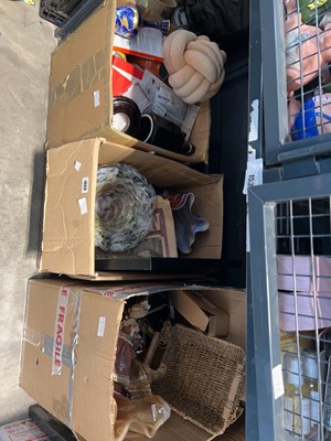 Lot 1669 - 3 boxes containing assorted ceramics,...