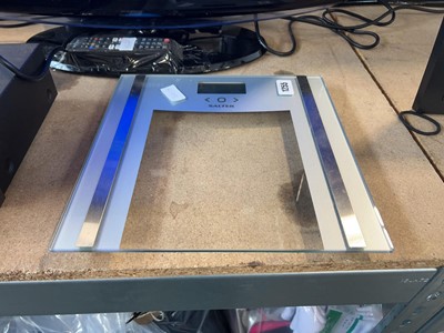 Lot 1255 - Set of electronic Salter weighing scales