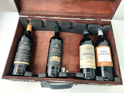 Lot 306 - A part Rioja Gift Chest of 4 bottles, 1x Duque...