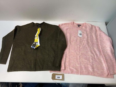 Lot 3399 - 12x Buffalo crewneck jumper olive/pink